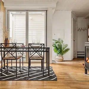  Apartment Spacious! 2024 Renovated! 4 Bedrooms!